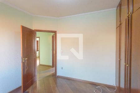 Casa à venda com 270m², 4 quartos e 4 vagas Casa à venda com 270m², 4 quartos e 4 vagasQuarto 2