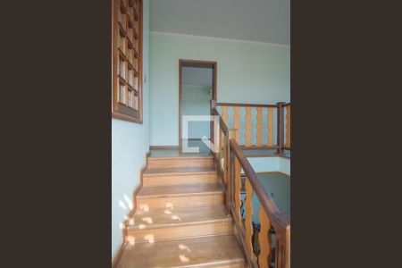 Casa à venda com 270m², 4 quartos e 4 vagas Casa à venda com 270m², 4 quartos e 4 vagasEscada