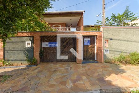 Casa à venda com 270m², 4 quartos e 4 vagas Casa à venda com 270m², 4 quartos e 4 vagasFachad e Plaquinhas