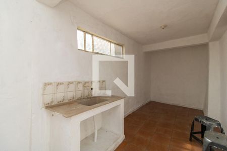 Sala/Cozinha de kitnet/studio para alugar com 1 quarto, 25m² em Braz de Pina, Rio de Janeiro