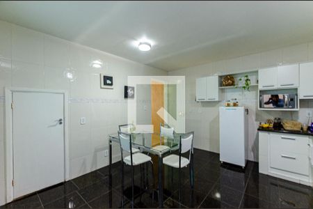 Casa à venda com 180m², 4 quartos e 2 vagas Casa à venda com 180m², 4 quartos e 2 vagasCozinha