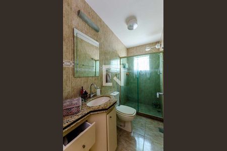 Casa à venda com 180m², 4 quartos e 2 vagas Casa à venda com 180m², 4 quartos e 2 vagasBanheiro