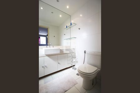 Apartamento à venda com 75m², 1 quarto e 2 vagas Apartamento à venda com 75m², 1 quarto e 2 vagasBanheiro da Suíte