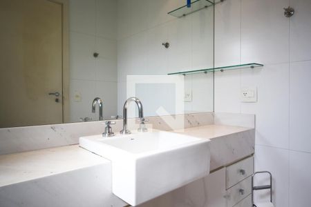 Apartamento à venda com 75m², 1 quarto e 2 vagas Apartamento à venda com 75m², 1 quarto e 2 vagasBanheiro da Suíte