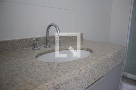 Apartamento à venda com 64m², 2 quartos e 1 vaga Apartamento à venda com 64m², 2 quartos e 1 vagaBanheiro
