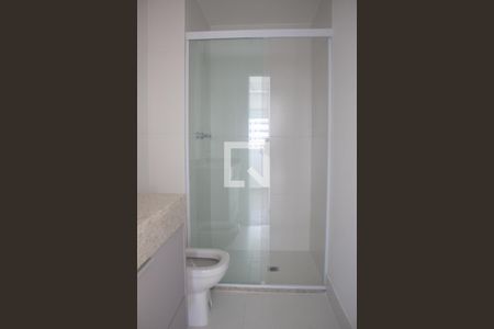Banheiro de apartamento à venda com 2 quartos, 64m² em Vila Guarani, São Paulo