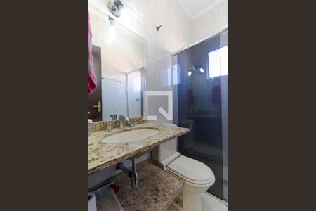 Casa à venda com 202m², 5 quartos e 4 vagasBanheiro 02