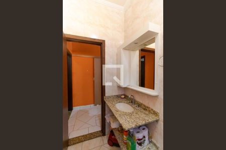 Casa à venda com 202m², 5 quartos e 4 vagasBanheiro 01