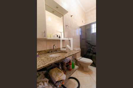 Casa à venda com 202m², 5 quartos e 4 vagasBanheiro 01