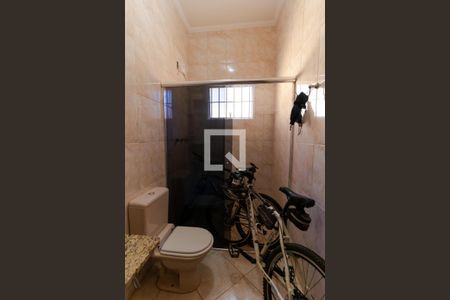 Casa à venda com 202m², 5 quartos e 4 vagasBanheiro 01