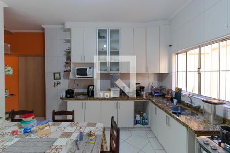 Casa à venda com 202m², 5 quartos e 4 vagasCozinha 01