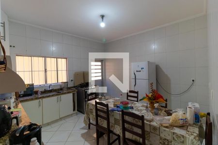 Casa à venda com 202m², 5 quartos e 4 vagasCozinha 01