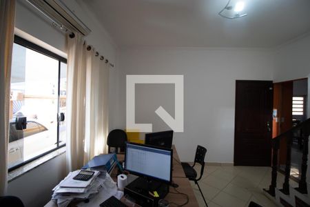 Casa à venda com 202m², 5 quartos e 4 vagasSalas
