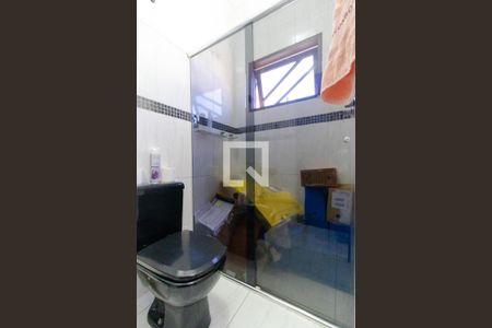 Casa à venda com 202m², 5 quartos e 4 vagasBanheiro da Suíte 02