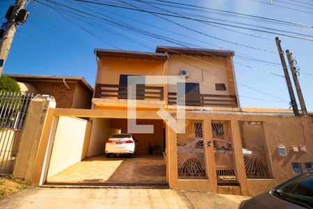 Casa à venda com 202m², 5 quartos e 4 vagasFachada