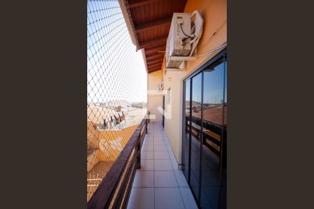 Casa à venda com 202m², 5 quartos e 4 vagasSacada dos Quartos 01 e 02