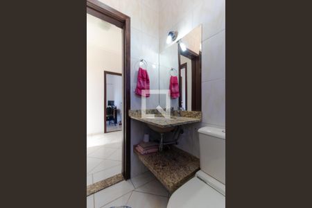 Casa à venda com 202m², 5 quartos e 4 vagasBanheiro 02