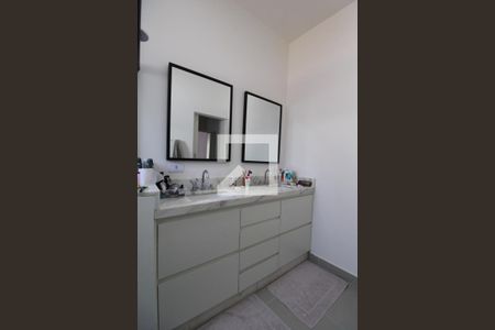 Casa à venda com 320m², 3 quartos e 4 vagasBanheiro da Suíte