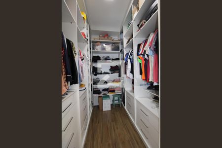 Casa à venda com 320m², 3 quartos e 4 vagasQuarto 3 (suíte) - Closet