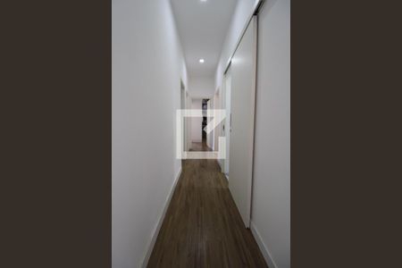 Casa à venda com 320m², 3 quartos e 4 vagasCorredor