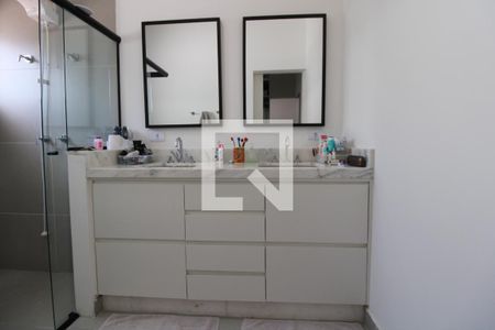 Casa à venda com 320m², 3 quartos e 4 vagasBanheiro da Suíte