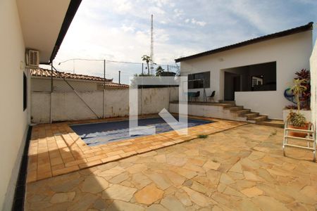 Casa à venda com 320m², 3 quartos e 4 vagasÁrea de lazer - piscina