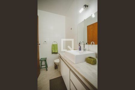 Casa à venda com 500m², 4 quartos e 4 vagas Casa à venda com 500m², 4 quartos e 4 vagasBanheiro Suíte