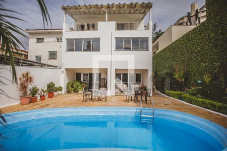 Casa à venda com 500m², 4 quartos e 4 vagas Casa à venda com 500m², 4 quartos e 4 vagasQuintal - Piscina