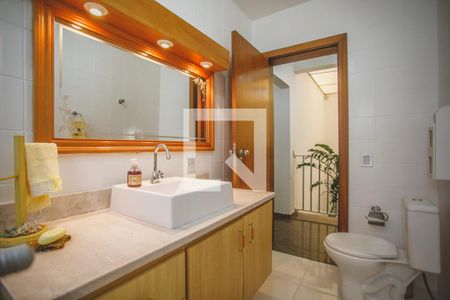 Casa à venda com 500m², 4 quartos e 4 vagas Casa à venda com 500m², 4 quartos e 4 vagasBanheiro 3