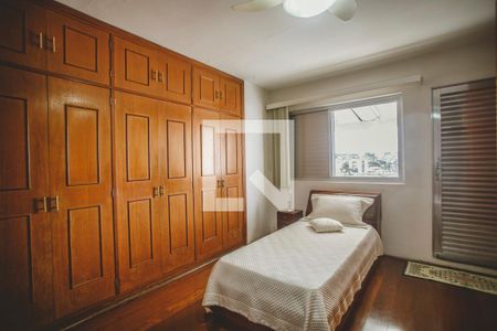 Casa à venda com 500m², 4 quartos e 4 vagas Casa à venda com 500m², 4 quartos e 4 vagasQuarto 4