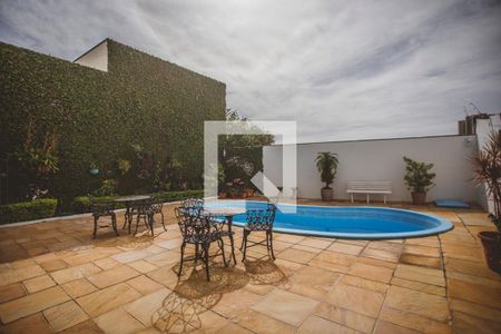 Casa à venda com 500m², 4 quartos e 4 vagas Casa à venda com 500m², 4 quartos e 4 vagasQuintal