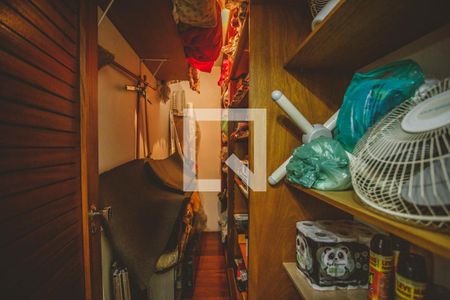 Casa à venda com 500m², 4 quartos e 4 vagas Casa à venda com 500m², 4 quartos e 4 vagasCloset