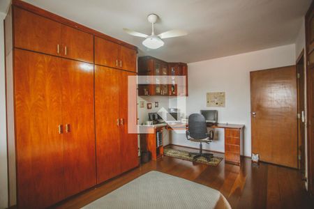 Casa à venda com 500m², 4 quartos e 4 vagas Casa à venda com 500m², 4 quartos e 4 vagasQuarto 4