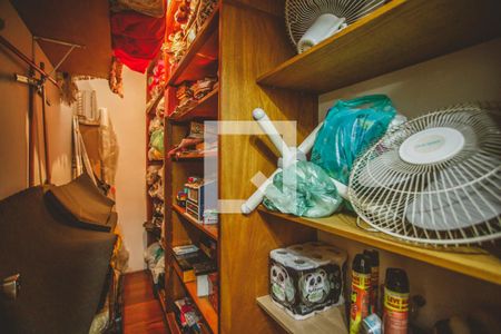 Casa à venda com 500m², 4 quartos e 4 vagas Casa à venda com 500m², 4 quartos e 4 vagasCloset