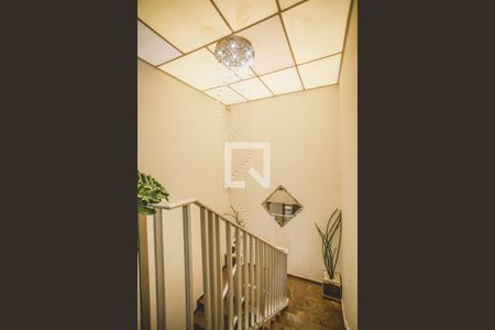 Casa à venda com 500m², 4 quartos e 4 vagas Casa à venda com 500m², 4 quartos e 4 vagasEscadas