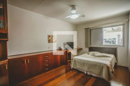 Casa à venda com 500m², 4 quartos e 4 vagas Casa à venda com 500m², 4 quartos e 4 vagasSuíte