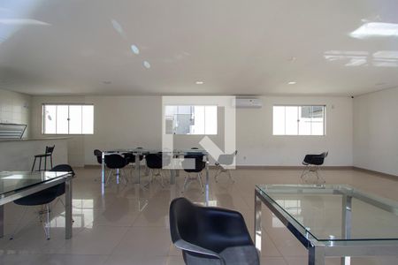 Apartamento para alugar com 70m², 2 quartos e 1 vaga Apartamento para alugar com 70m², 2 quartos e 1 vagaÁrea comum - Salão de festas