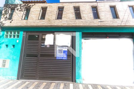 Casa à venda com 198m², 3 quartos e 1 vaga Casa à venda com 198m², 3 quartos e 1 vagaFachada