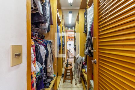 Apartamento à venda com 324m², 3 quartos e 2 vagas Apartamento à venda com 324m², 3 quartos e 2 vagasCloset Suite 2