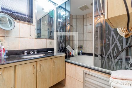 Apartamento à venda com 324m², 3 quartos e 2 vagas Apartamento à venda com 324m², 3 quartos e 2 vagasBanheiro Suite 2