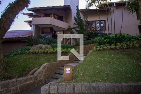 Casa de condomínio à venda com 1400m², 1 quarto e 4 vagas Casa de condomínio à venda com 1400m², 1 quarto e 4 vagasEntrada