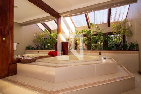 Casa de condomínio à venda com 1400m², 1 quarto e 4 vagas Casa de condomínio à venda com 1400m², 1 quarto e 4 vagasBanheiro da Suíte 2