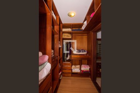 Casa de condomínio à venda com 1400m², 1 quarto e 4 vagas Casa de condomínio à venda com 1400m², 1 quarto e 4 vagasCloset da suíte 3