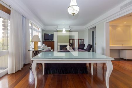 Sala de apartamento para alugar com 3 quartos, 220m² em Petrópolis, Porto Alegre