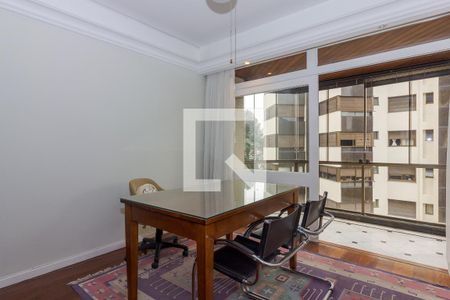 Apartamento para alugar com 220m², 3 quartos e 2 vagas Apartamento para alugar com 220m², 3 quartos e 2 vagasEscritório