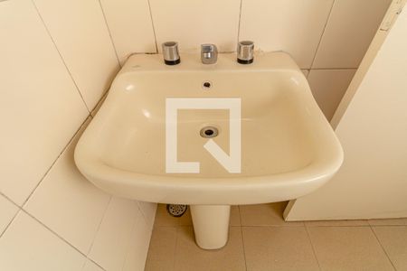 Banheiro de kitnet/studio para alugar com 1 quarto, 40m² em Vila Buarque, São Paulo