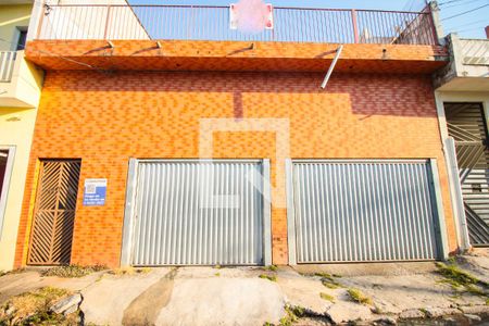 Casa à venda com 85m², 2 quartos e 2 vagas Casa à venda com 85m², 2 quartos e 2 vagasFachada