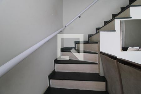 Escada para os quartos de casa de condomínio à venda com 3 quartos, 69m² em Pedreira, São Paulo
