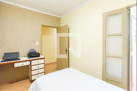 Casa à venda com 227m², 4 quartos e 2 vagas Casa à venda com 227m², 4 quartos e 2 vagasQuarto 2