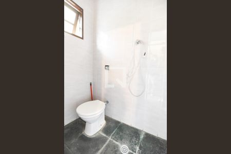 Casa à venda com 227m², 4 quartos e 2 vagas Casa à venda com 227m², 4 quartos e 2 vagasBanheiro de Serviço